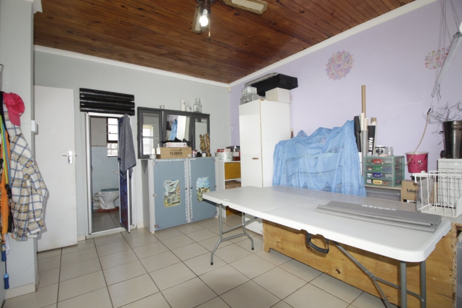 6 Bedroom Property for Sale in Wavecrest Eastern Cape